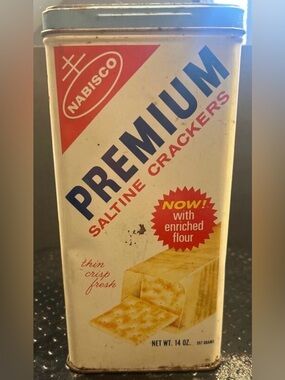 Vintage Nabisco Premium Saltine Carcker Tin